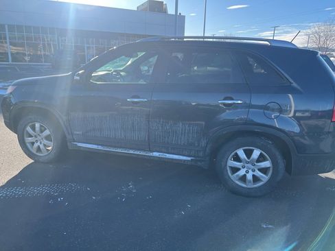 Used 2013 Kia Sorento LX w/ Convenience Pkg image 12