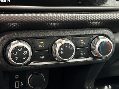 Used 2018 Nissan Kicks S image 20