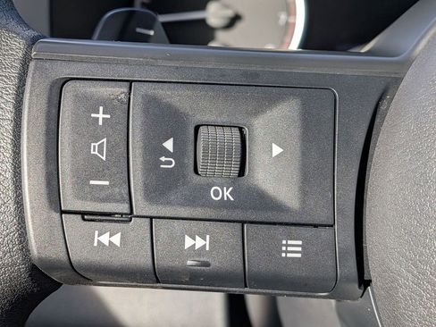 Used 2025 Nissan Pathfinder S FWD image 13