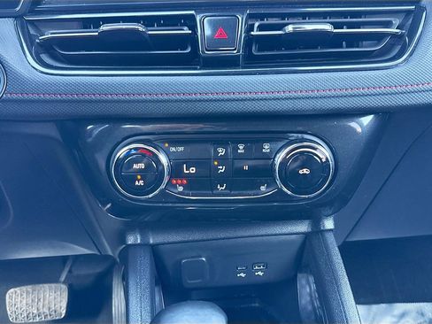 Used 2025 Chevrolet TrailBlazer RS w/ Convenience Package FWD image 19