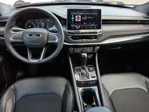 Used 2025 Jeep Compass Trailhawk AWD/4WD image 11