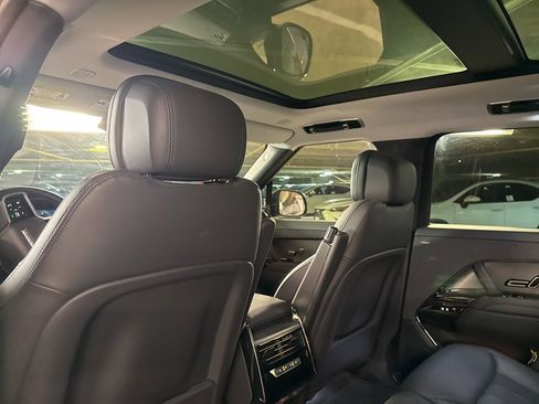 Used 2024 Land Rover Range Rover Sport SE image 11