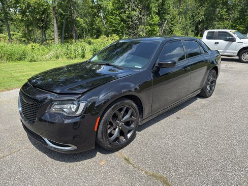 Used 2020 Chrysler 300 Touring L w/ Quick Order Package 2EF RWD image 2