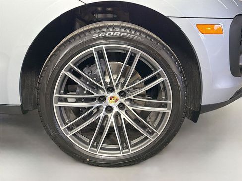 Certified 2026 Porsche Macan AWD/4WD image 14