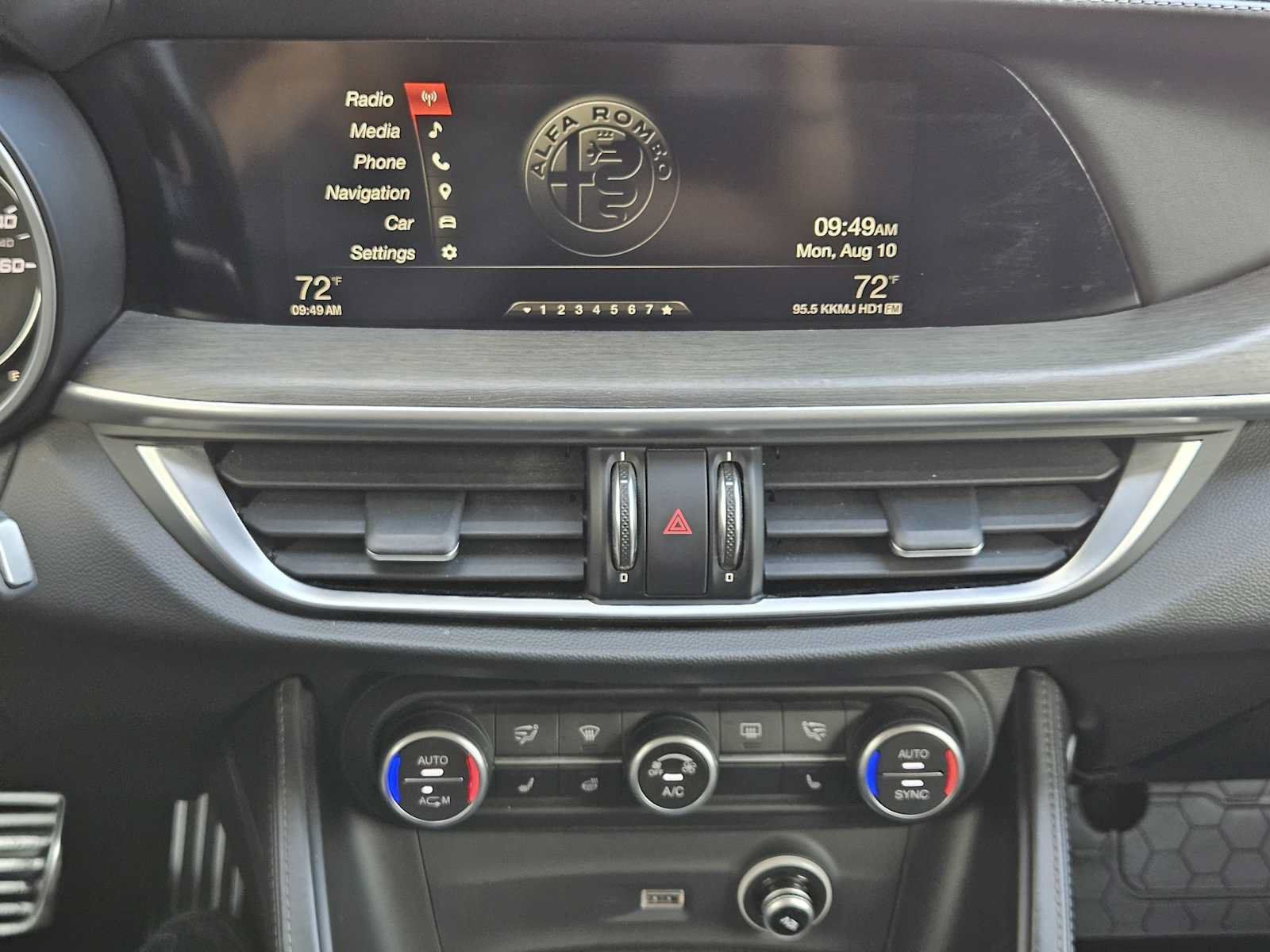 Used 2019 Alfa Romeo Stelvio Ti Lusso w/ Quick Order Package 22X Lusso AWD/4WD image 17
