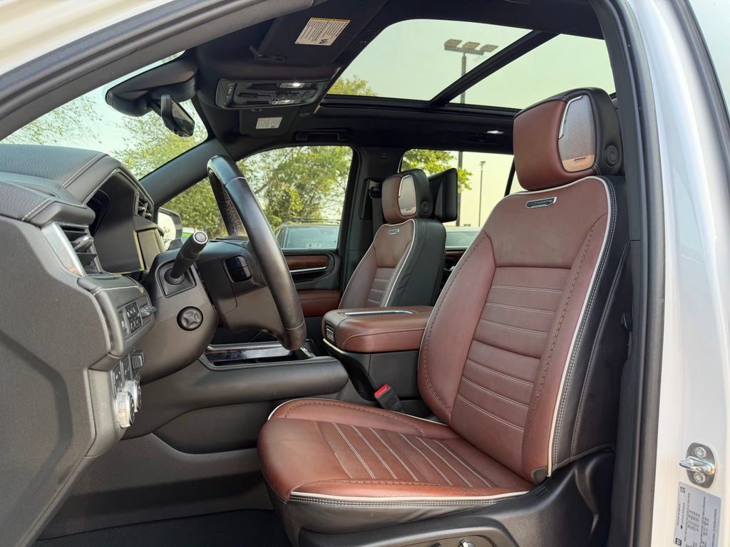 Used 2023 GMC Yukon Denali Ultimate AWD/4WD image 11