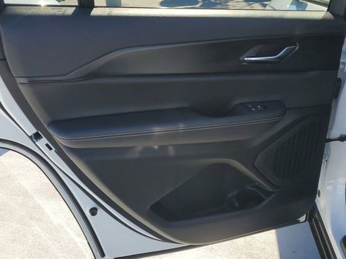 New 2025 Jeep Grand Cherokee L Altitude image 17