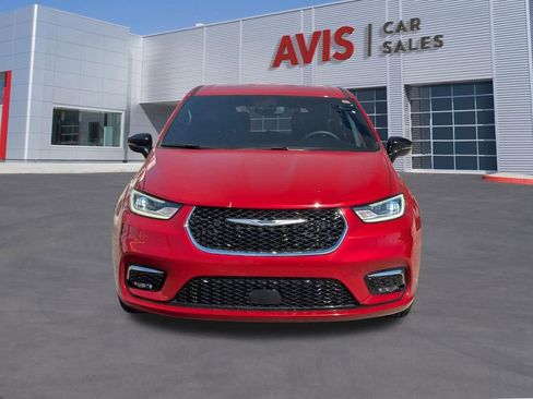 Used 2025 Chrysler Pacifica Select image 10