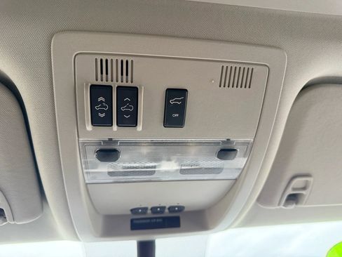 Used 2011 Cadillac Escalade Premium AWD/4WD image 18