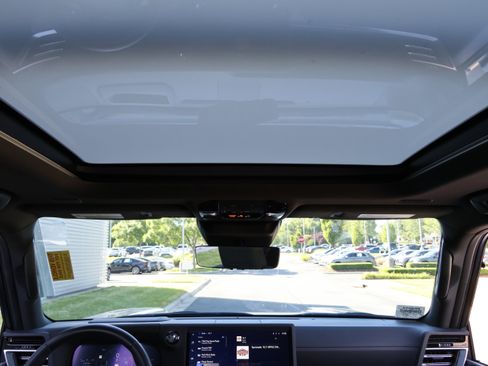 Used 2024 Lexus GX 550 w/ Accessory Package (2T) AWD/4WD image 34