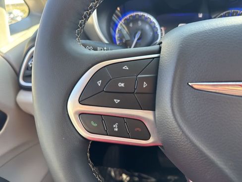 Certified 2024 Chrysler Pacifica Touring-L image 12