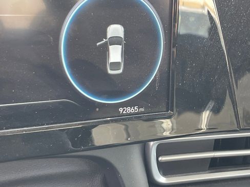 Used 2022 Hyundai Elantra SEL w/ Convenience + Premium Package image 9