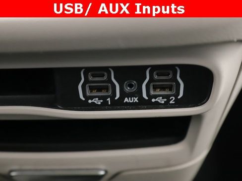 Used 2023 Chrysler Pacifica Touring-L image 25