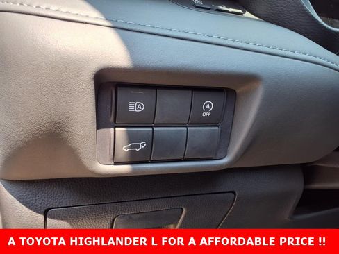 Used 2023 Toyota Highlander L image 15