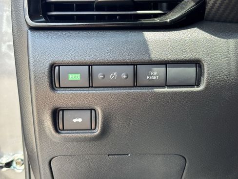 Used 2025 Nissan Sentra SV w/ All-Weather Package FWD image 29
