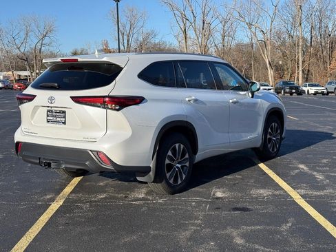 Used 2022 Toyota Highlander XLE image 3