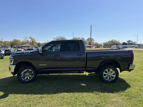 New 2026 RAM 2500 Laramie AWD/4WD image 15