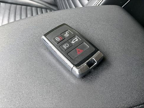 Used 2024 Land Rover Discovery Sport S image 25