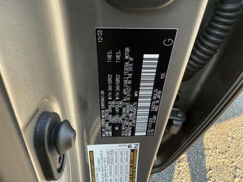 Used 2024 Lexus LX 600 4WD w/ Appearance Package image 31