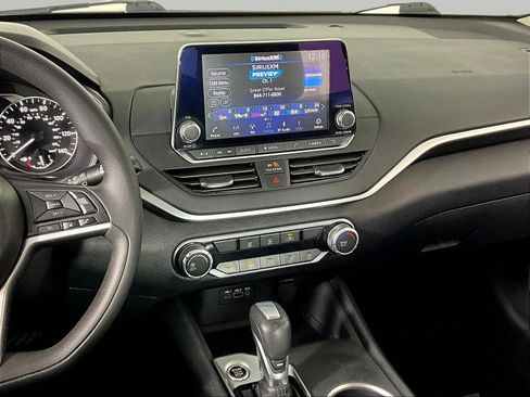 Certified 2022 Nissan Altima 2.5 SV AWD/4WD image 9