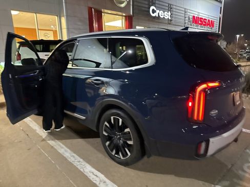 Used 2024 Kia Telluride SX w/ Towing Package image 3