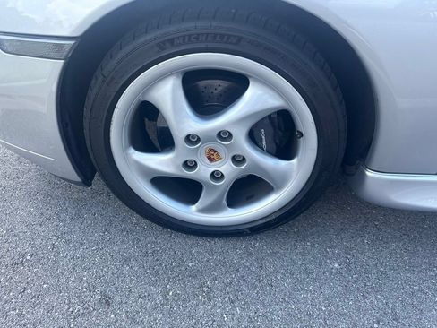 Used 2001 Porsche 911 Carrera RWD image 12