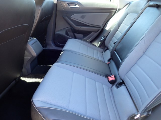 Used 2025 Volkswagen Jetta SE FWD image 8