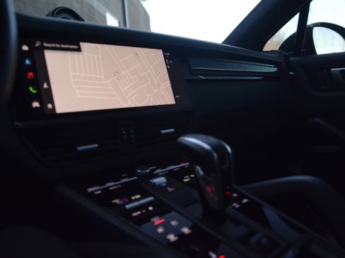 Certified 2022 Porsche Cayenne Turbo GT image 19