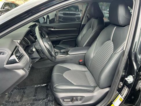 Used 2023 Toyota Camry SE FWD image 7