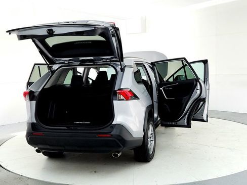 Used 2022 Toyota RAV4 XLE AWD/4WD image 11