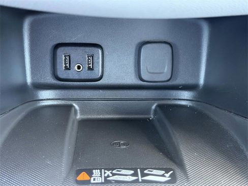 Used 2018 Chevrolet Equinox Premier image 19