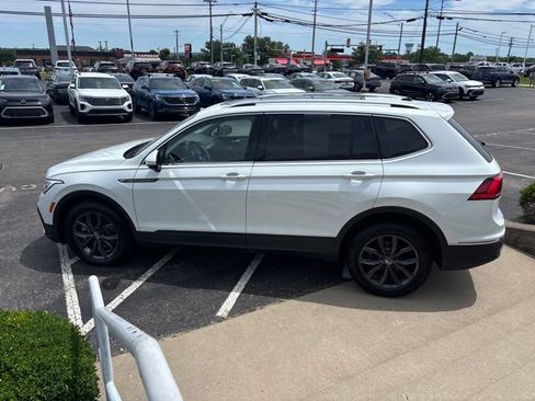 Certified 2023 Volkswagen Tiguan SE w/ Panoramic Sunroof Package FWD image 6