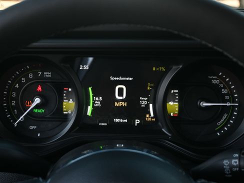 Used 2025 Jeep Wrangler Backcountry image 12