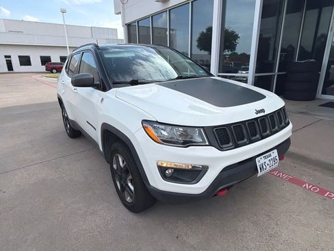 Used 2018 Jeep Compass Trailhawk w/ Leather Interior Group AWD/4WD image 3