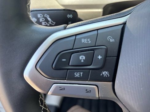Used 2024 Volkswagen Tiguan SE AWD/4WD image 22