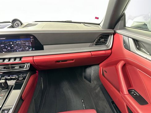 Certified 2024 Porsche 911 Targa 4S image 33