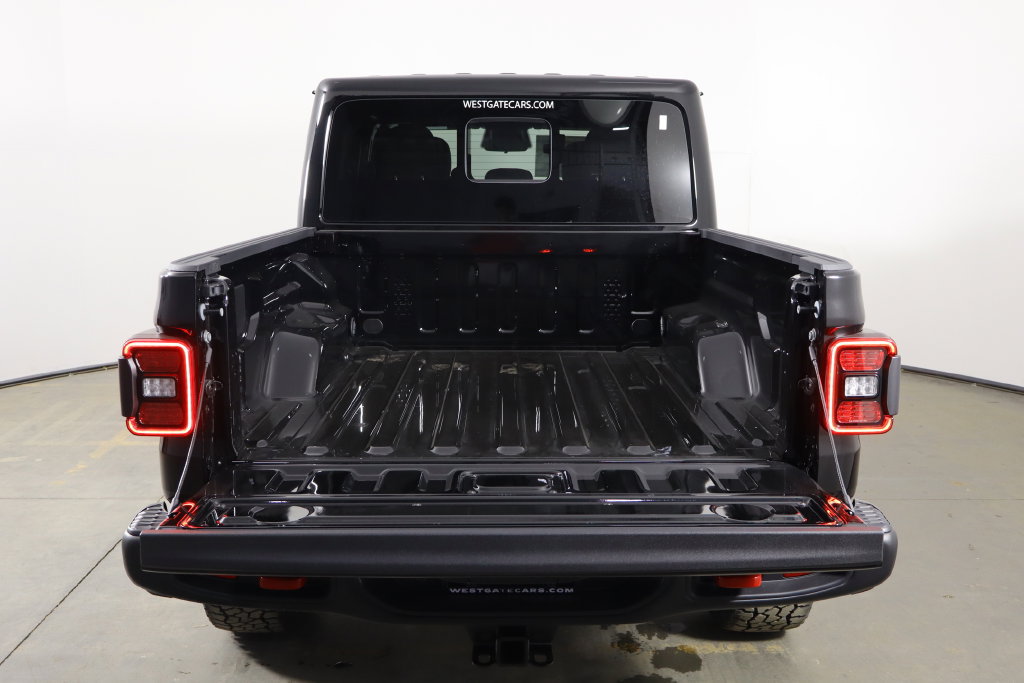 New 2026 Jeep Gladiator Rubicon w/ Steel Power Dome Hood Package AWD/4WD image 16