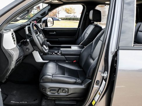 Used 2023 Toyota Sequoia Platinum image 4