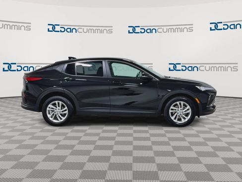 Used 2024 Buick Envista Preferred w/ Advanced Safety Package FWD image 2