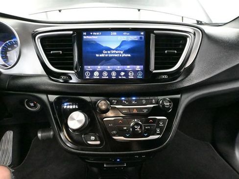 Used 2019 Chrysler Pacifica Touring-L Plus w/ Advanced Safetytec Group FWD image 29