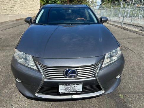 Used 2013 Lexus ES 300h w/ Premium Pkg FWD image 2