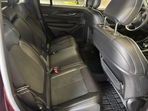 Used 2025 Jeep Grand Cherokee Altitude image 15