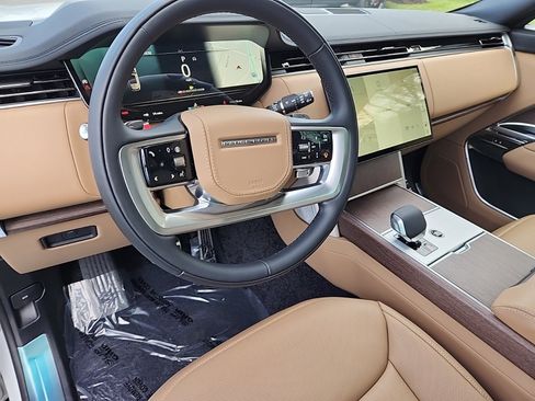 New 2025 Land Rover Range Rover SE image 15