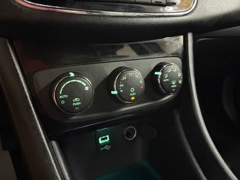 Used 2013 Chrysler 200 Limited FWD image 34