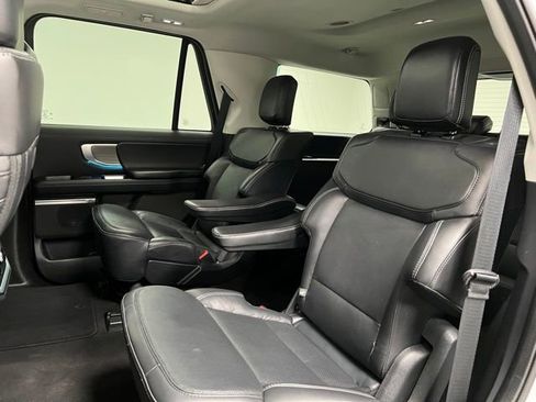 Used 2025 Ford Expedition Platinum AWD/4WD image 42