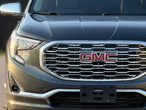Used 2019 GMC Terrain Denali w/ Advanced Safety Package AWD/4WD image 11