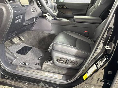 Used 2025 Lexus GX 550 w/ Accessory Package (2T) AWD/4WD image 10