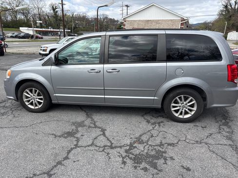 Used 2014 Dodge Grand Caravan SXT image 18