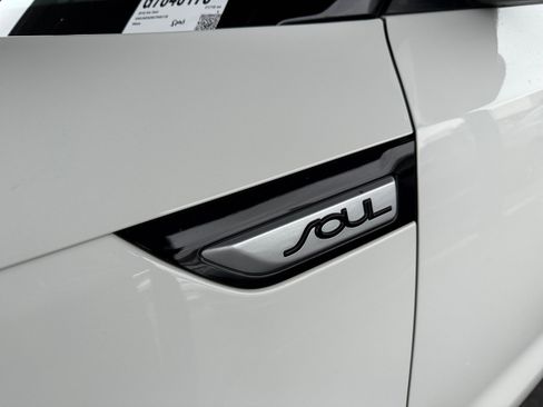 Used 2016 Kia Soul FWD image 11