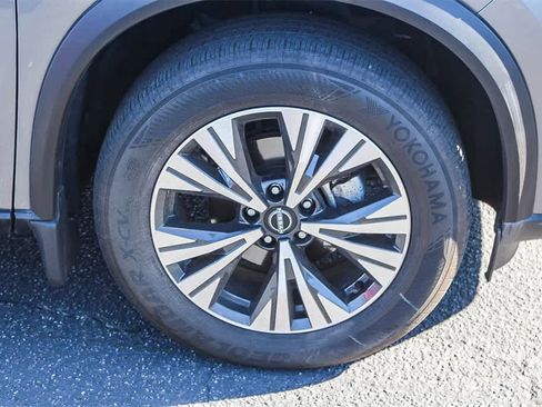 Used 2023 Nissan Rogue SV image 13